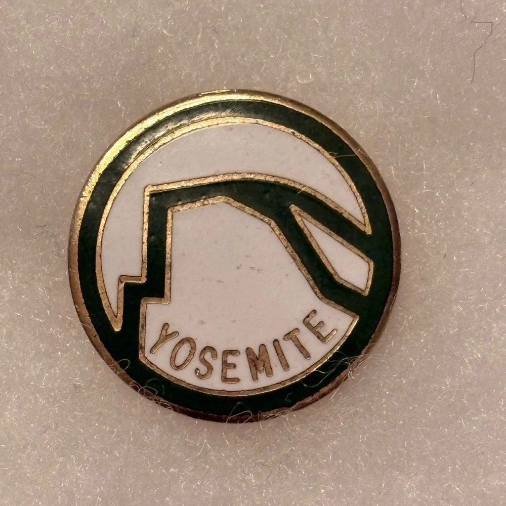 Vintage 1978 Yosemite Ski Trail Pin Green White Gold Enamel